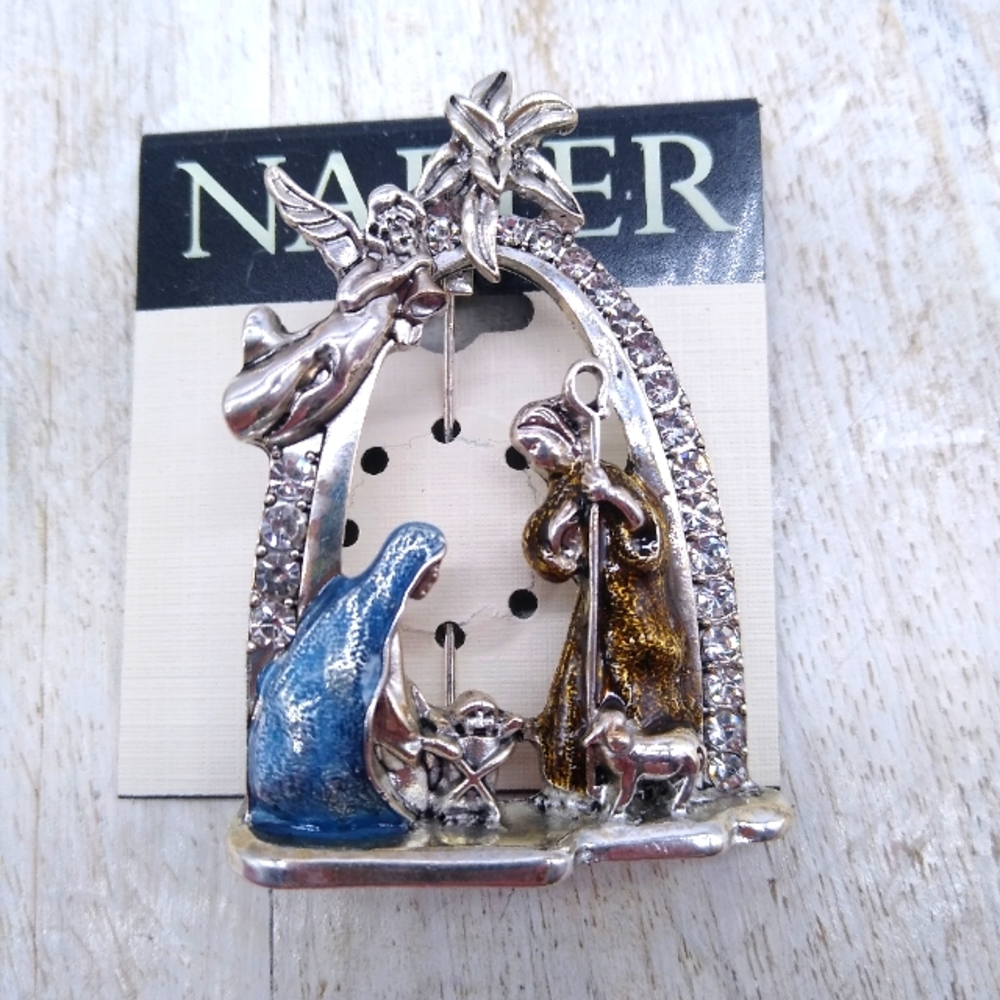 Napier Nativity Pin - Picture 2 of 2